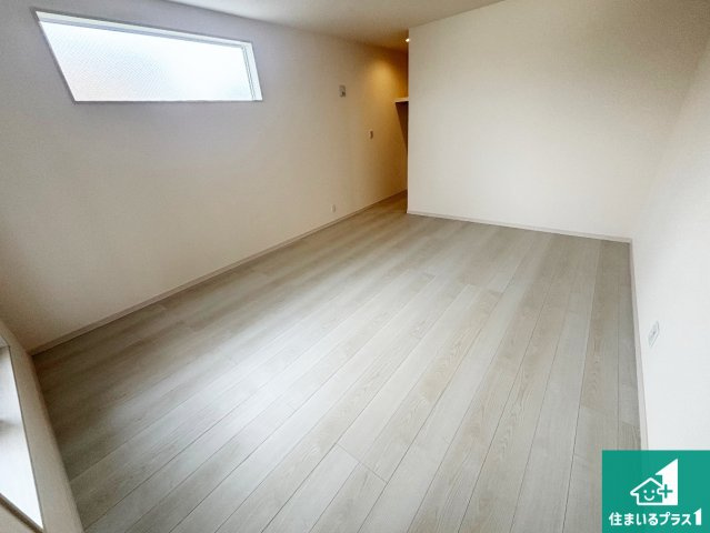 29(土)30(日)現地見学可能！◆堺市美原区小寺　全2邸の洋室|シンプルな洋室は、自分好みのインテリアが楽しめます♪ご家族とインテリアや家具を選びに行くのは入居時の醍醐味の一つです。ぜひお楽しみください♪
