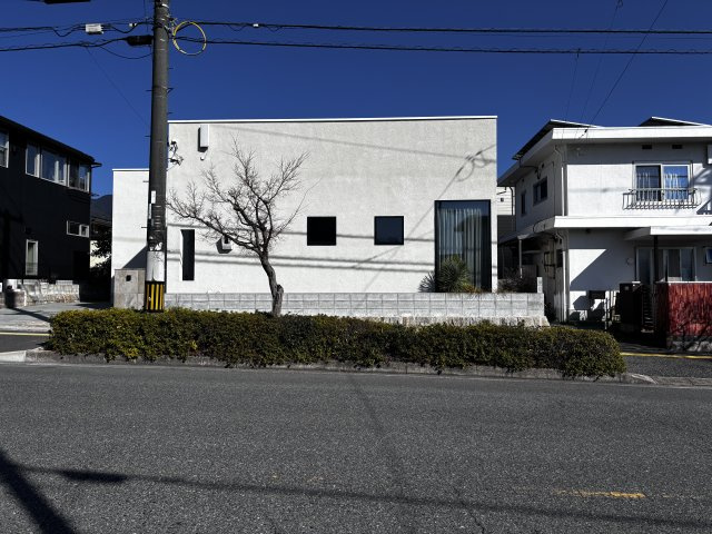 中古戸建　真亀5丁目の前面道路含む現地写真