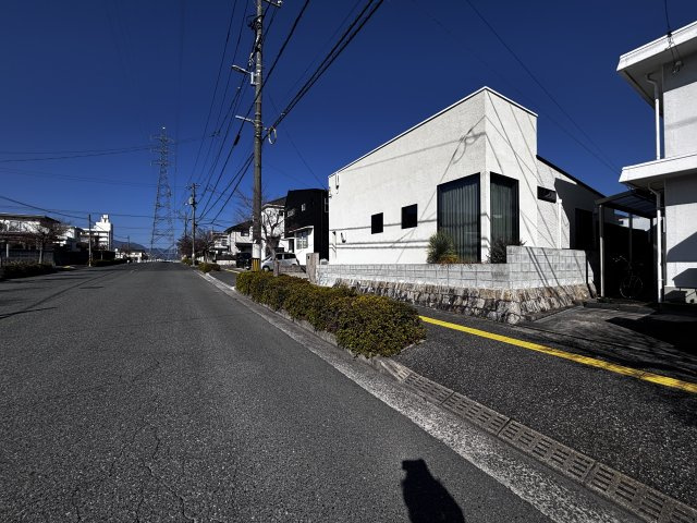 中古戸建　真亀5丁目の前面道路含む現地写真