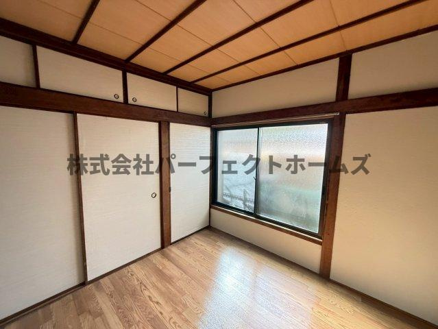 成田町戸建　賃貸の居間・リビング|ゆったり過ごせるリビングです