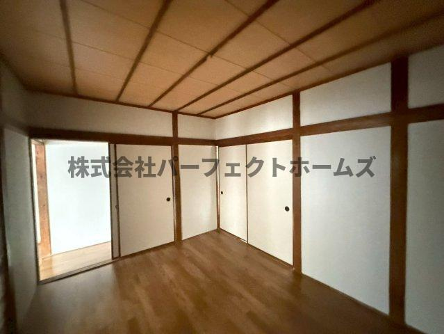 成田町戸建　賃貸の洋室|落ち着いた色調の洋室です