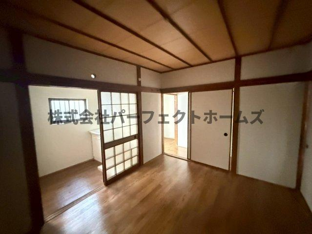 成田町戸建　賃貸の洋室|落ち着いた色調の洋室です