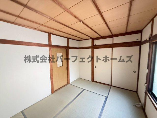 成田町戸建　賃貸の和室|和室、ちょっとしたくつろぎスペースにいかがでしょうか