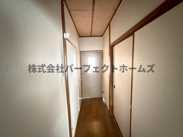 成田町戸建　賃貸の内装|明るい色調の室内です