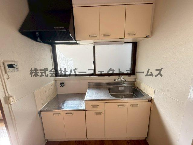 成田町戸建　賃貸のキッチン|コンパクトなキッチンで掃除もラクラク