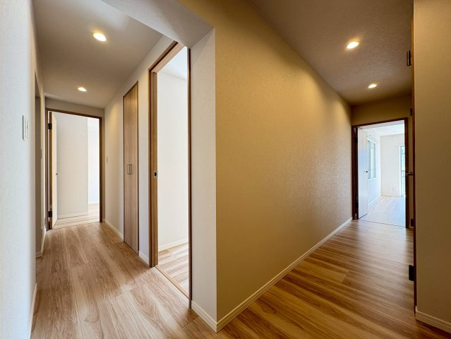 境谷西第2住宅団地16棟のその他|廊下部分です。