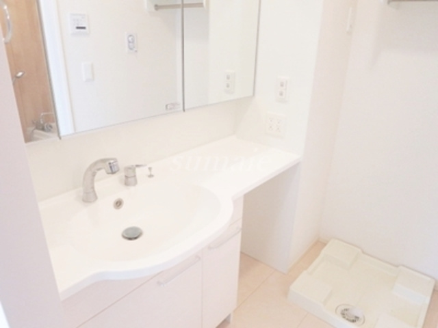 ヴィヴィアンの洗面所|使いやすい独立洗面台です☆