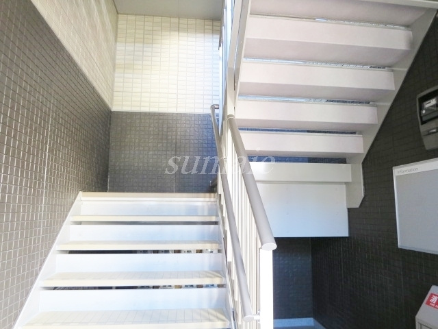 ヴィヴィアンのその他共用部分|階段です☆