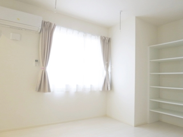 ヴィヴィアンの寝室|洋室6.35帖です☆