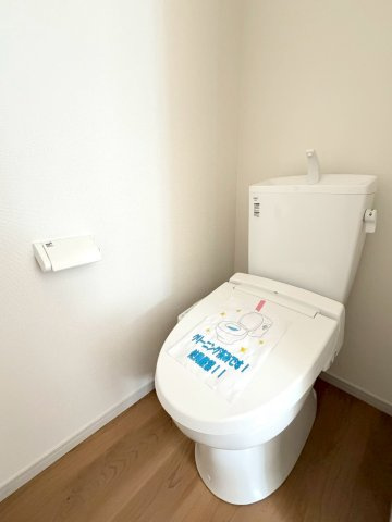 桂池尻町　Ⅰ期１号地のトイレ|【１号地：トイレ】
1階と2階の2ヶ所に配置しており、来客時や朝の身支度時にも同時に使えて嬉しい♪