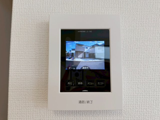 桂池尻町　Ⅰ期１号地のセキュリティ|【１号地：ＴＶ付カラーモニターホン】
カラーモニターで訪問者を確認できるので、知らない人やセールス・勧誘など避けられて安心です！