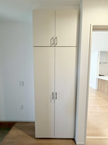 桂池尻町　Ⅰ期１号地の玄関|【１号地：玄関】
シューズボックスが備え付けの玄関。ご家族の靴がスッキリ片付き気持ちよくご家族やお客様をお出迎え。（R8.2撮影）