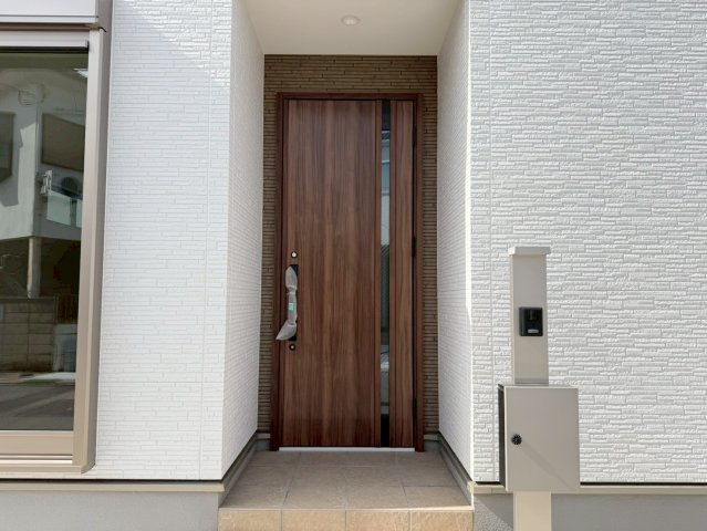 桂池尻町　Ⅰ期１号地の外観|【１号地：玄関】
住まいの「顔」となる玄関。（R8.2撮影）