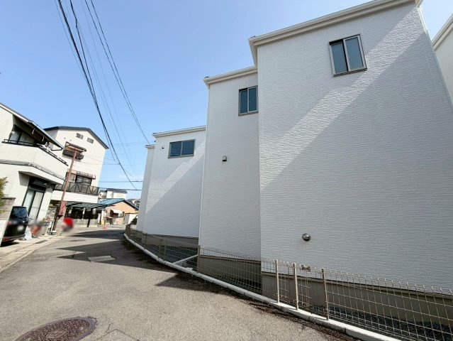桂池尻町　Ⅰ期１号地の外観|おうちの裏側は通路になっており、圧迫感がなく日当たり＆風通し良好♪（R8.2撮影）