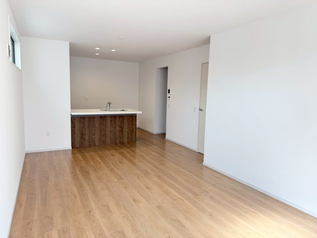 桂池尻町　Ⅰ期１号地の居間・リビング|【１号地：LDK】
まずは実際におうちを見てみませんか？お写真だけではわからない、広さや雰囲気など実際にみて体感しましょう♪当日ご見学希望も大歓迎！（R8.2撮影）