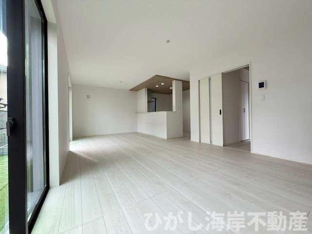 平塚市東中原2丁目　新築戸建　全3棟の居間・リビング|20帖　LDK