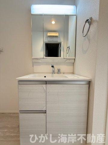 平塚市東中原2丁目　新築戸建　全3棟の独立洗面台|三面鏡化粧台