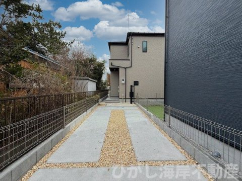 平塚市東中原2丁目　新築戸建　全3棟の前面道路含む現地写真|現地外観