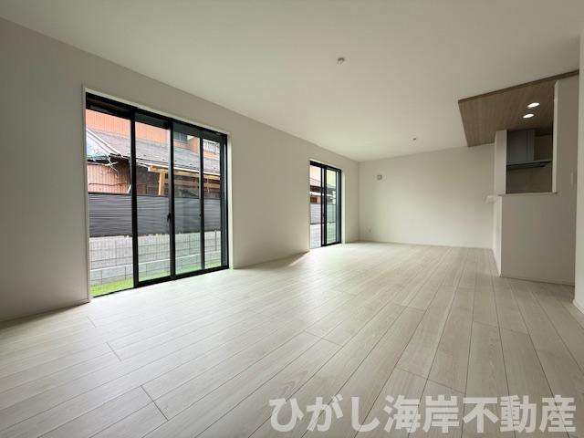 平塚市東中原2丁目　新築戸建　全3棟の居間・リビング|20帖　LDK