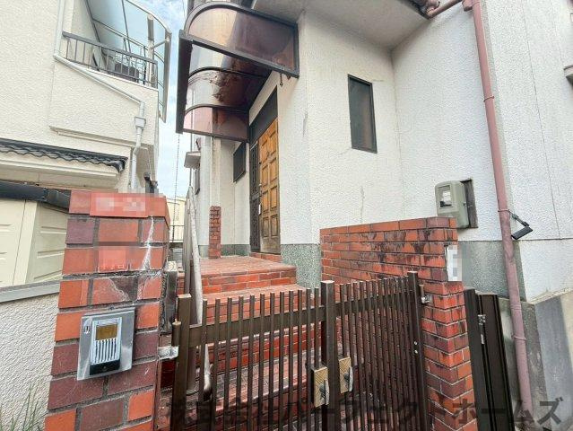 茄子作1丁目戸建のエントランス