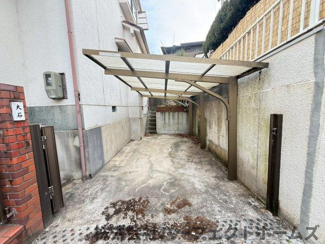 茄子作1丁目戸建の駐車場|車をお持ちの方に嬉しい駐車場付きの物件です