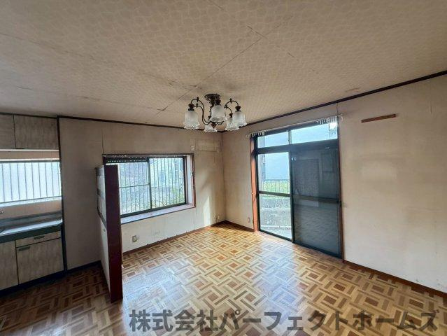 茄子作1丁目戸建の居間・リビング|こちらの居間で趣味の時間をお楽しみください