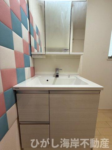 平塚市南原３丁目　中古戸建の独立洗面台|三面鏡化粧台