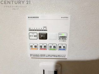 暖房機能があるため、冬場でも温かい浴室で入浴でき、乾燥機能があるため、水気を素早く取り除けます。また、換気機能があるため、湿気を素早く排出してカビや雑菌の発生を防ぐことができます。