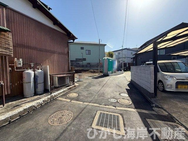 平塚市南原３丁目　新築戸建　の前面道路含む現地写真|3月5日撮影　建築中　現地外観