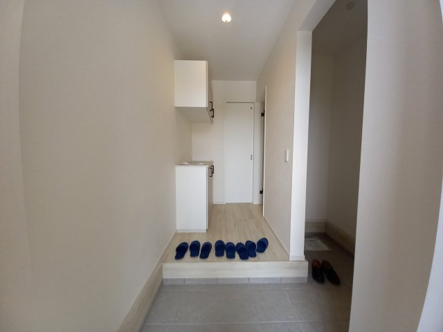 ひたちなか市足崎2期の玄関|白を基調とした明るく清潔感のある玄関です