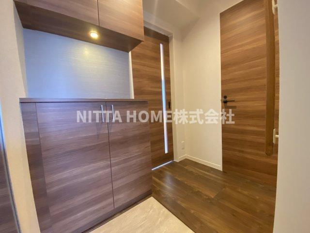 グラン・エストヴィルの玄関|両開きの大きなシューズボックスです◎