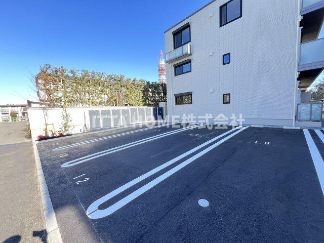 グラン・エストヴィルの駐車場|敷地内駐車場を確保しています◇