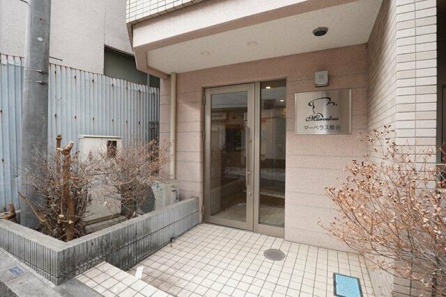 マーベラス鶯谷のエントランス