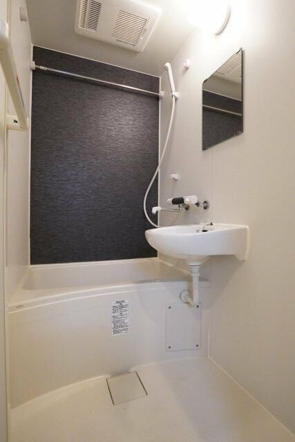 マーベラス鶯谷の浴室