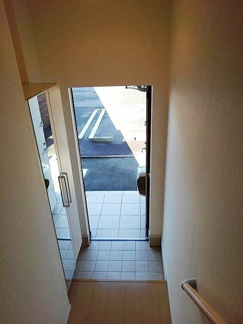 熊本市南区南高江３丁目のアパートの玄関