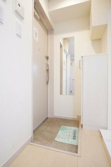 マーベラス鶯谷の玄関