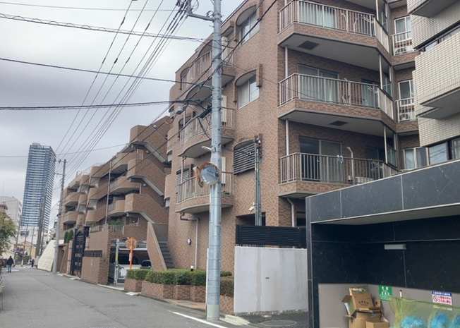 【外観】 | グランシティ八王子 | マンションの外観は非常に重要なポイントです！外観の善し悪しは資産価値に大きな影響を与えます。外観のいいマンションを購入することで、高値で売却がしやすく、買い手が見つかりやすいというメリットがあります。