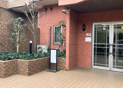 【庭】 | グランシティ八王子 | 物件によっては、入居者が個人的に使用できる専用庭がついているものもあります。また、住宅の中にある土間の部分を庭と呼ぶこともあります。庭の用途は住む人によって変わり、それによってデザインもさまざまです。