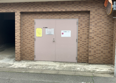【設備】 | グランシティ八王子 | 共有部分は、住民なら誰もが使える設備のこと。例えば駐車場やエレベーター、インターネット設備、セキュリティ設備などがあります。他にも、マンションの廊下・外部階段やエントランス・ゴミ置き場などがあります。