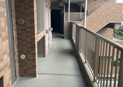 【その他共用部分】 | グランシティ八王子 | 共有部分は、住民なら誰もが使える設備のこと。例えば駐車場やエレベーター、インターネット設備、セキュリティ設備などがあります。他にも、マンションの廊下・外部階段やエントランス・ゴミ置き場などがあります。