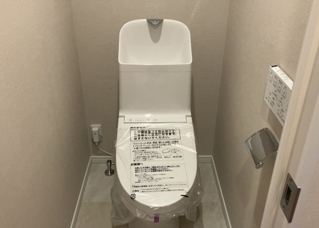 【トイレ】 | グランシティ八王子 | トイレは大きさや形、機能、抗菌性などが異なる多種多彩なタイプが各メーカーから出ています。それぞれに良さがあるため、事前にどういったタイプのトイレがいいのかをご家庭内で決めて、内見に行くといいでしょう。