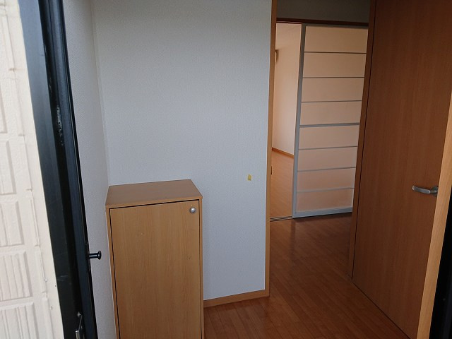 グリーンハイツ南登町の玄関