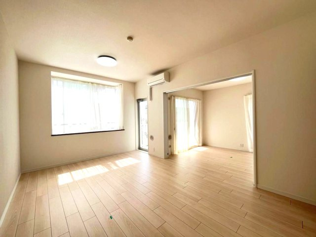 多摩市馬引沢２丁目の中古マンションの居間・リビング