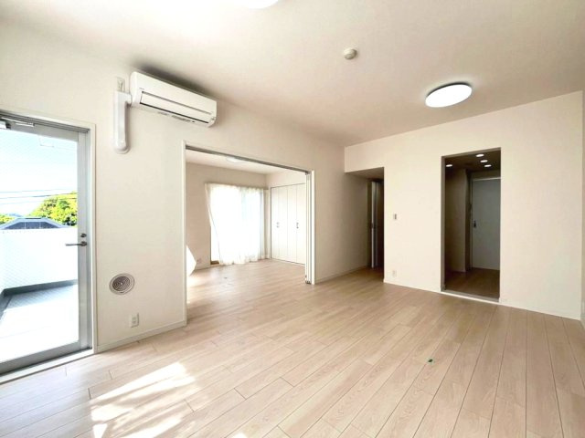 多摩市馬引沢２丁目の中古マンションの居間・リビング