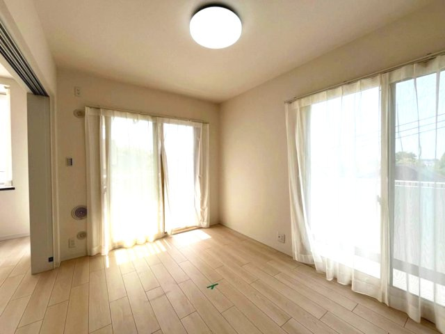多摩市馬引沢２丁目の中古マンションの居間・リビング