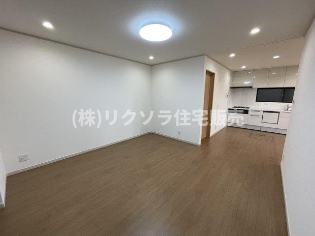 茄子作1丁目　中古一戸建てのキッチン|LDK23.0帖
■物件内覧・資金計画相談・住宅ローン相談、リフォーム相談、お問合せ受付中■
※当日・翌日のご内覧、ご相談はお電話でのお問合せがスムーズです！