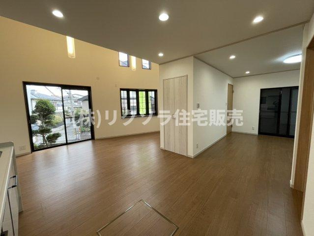 茄子作1丁目　中古一戸建ての居間・リビング|LDK23.0帖
■物件内覧・資金計画相談・住宅ローン相談、リフォーム相談、お問合せ受付中■
※当日・翌日のご内覧、ご相談はお電話でのお問合せがスムーズです！