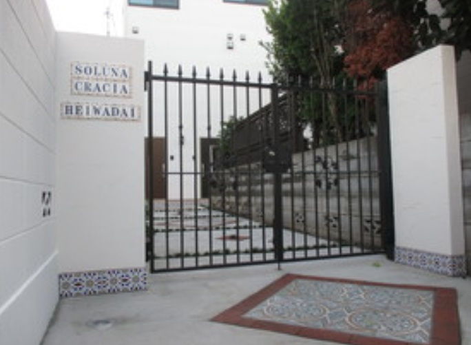 ソルナクレイシア平和台のエントランス