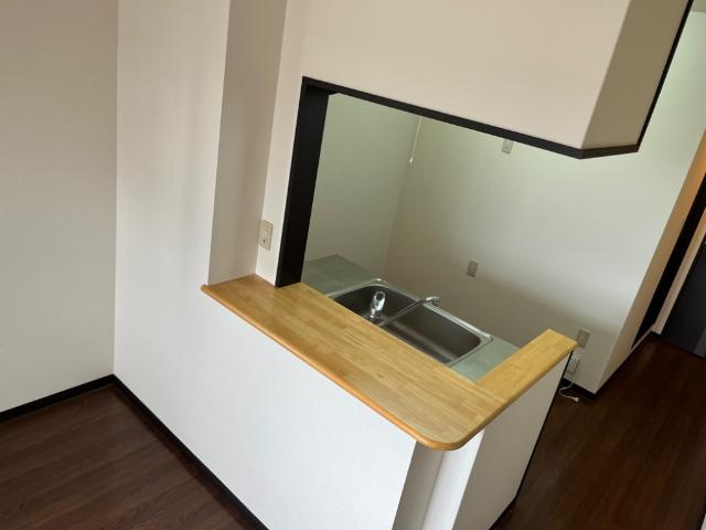 スカイヴィレッジ城南Ｂ棟のキッチン|対面カウンター