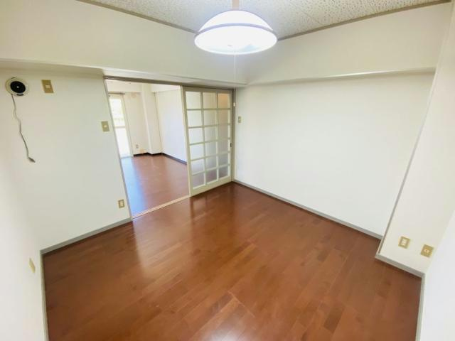 石田ビルの居間・リビング